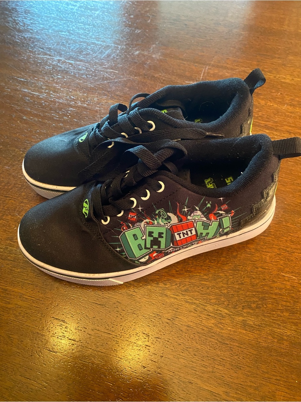 Heelys x Minecraft Wheeled Shoes youth 4 kids Y4 EUC